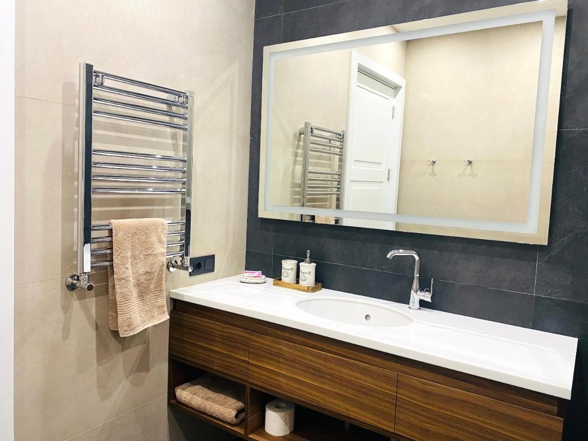 Heart Of Yerevan - City Center Luxury Apartments Kültér fotó